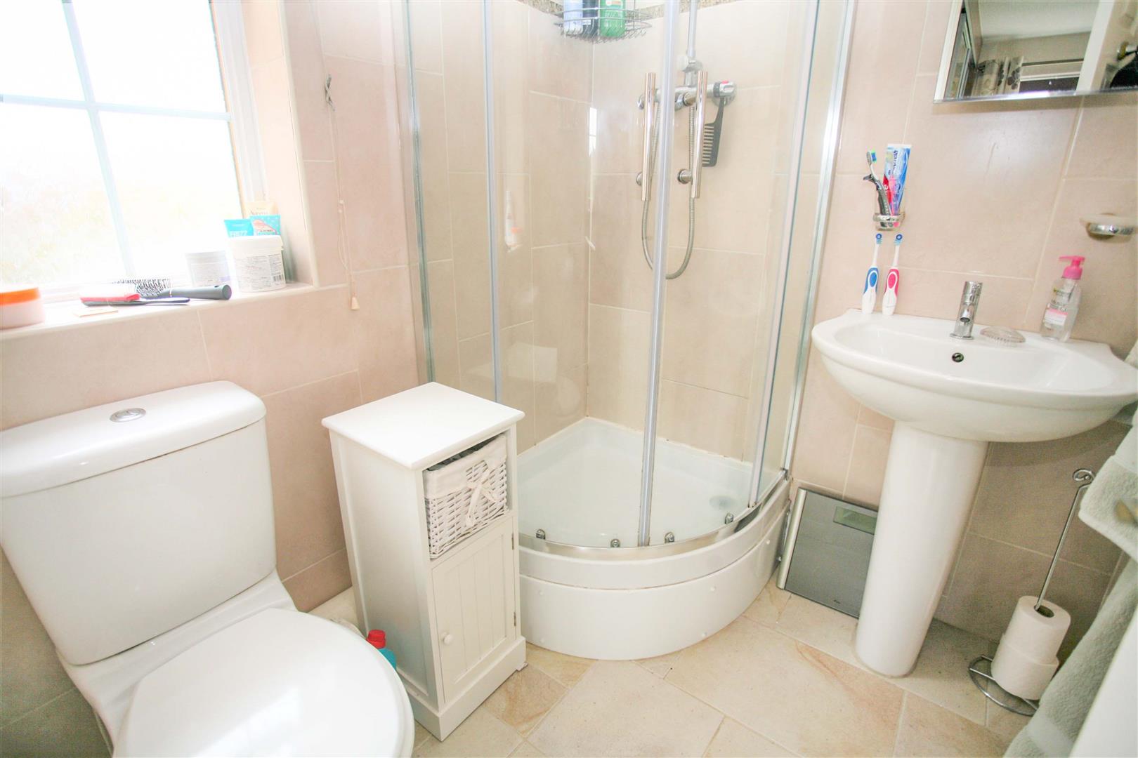 EN SUITE SHOWER ROOM
